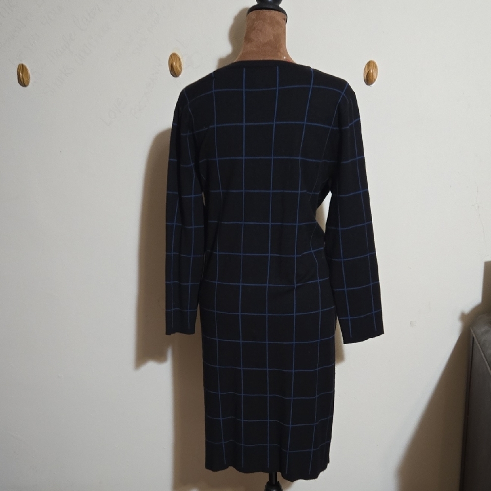 B60 Anne Klein Black and Blue Grid Long Sleeve Sweater Dress Sz Md Scoop Neck - Picture 8 of 13
